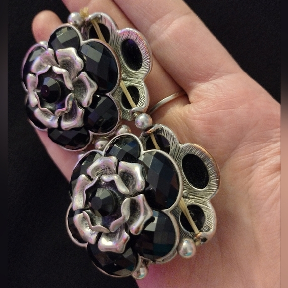 Chunky Black Floral Bracelet - Picture 5 of 9
